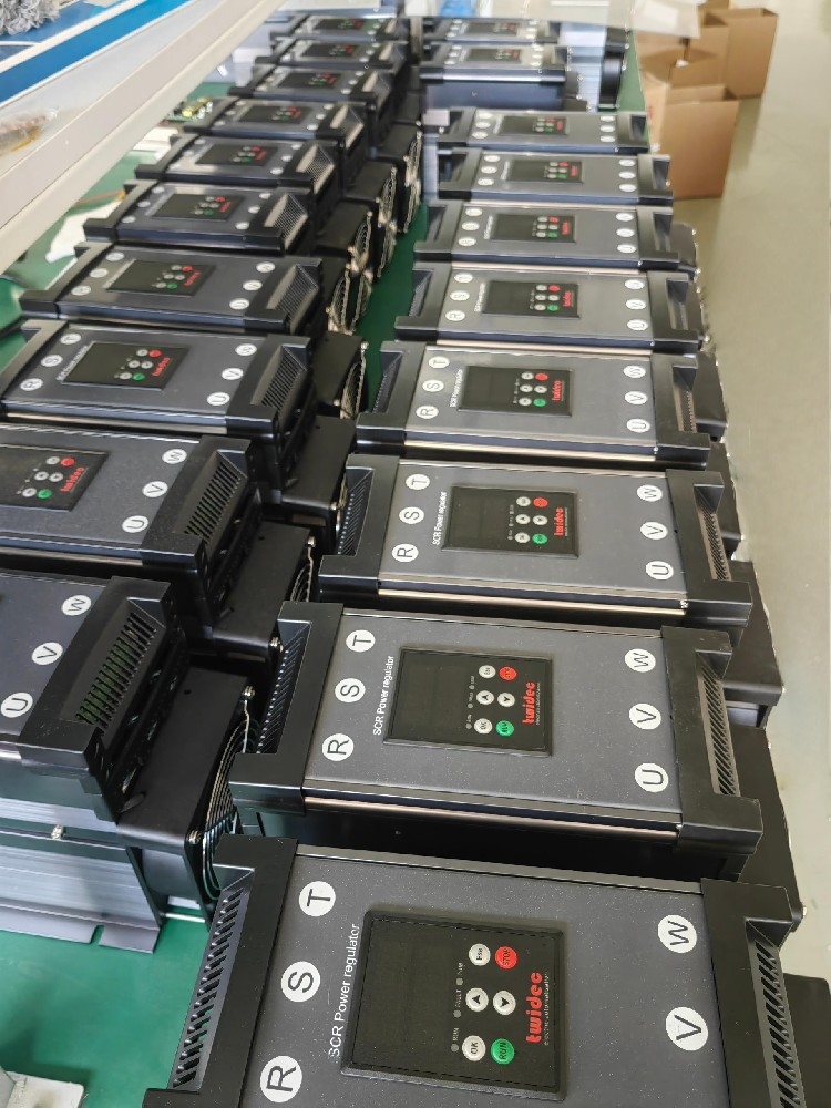 有没有步伐降低电力调解器运行时的噪音？？？？？