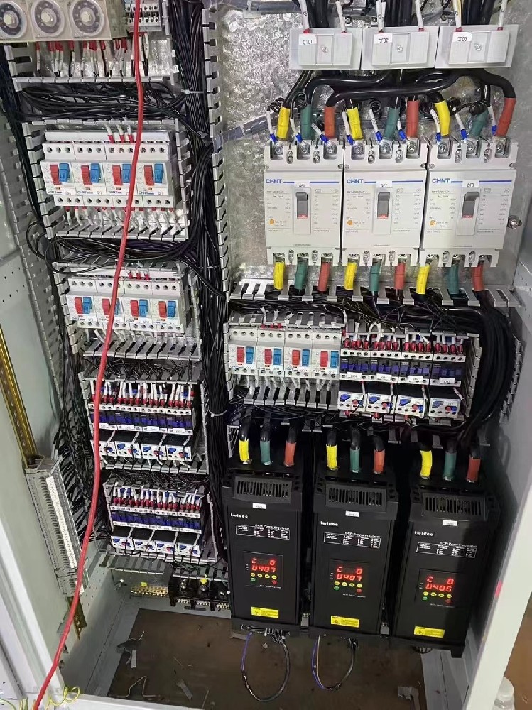 电力调解器运行一段时间后，，，，，，，显示的电流值与现实丈量值误差较大，，，，，，，是什么缘故原由导致丈量禁绝，，，，，，，该怎样校准？？？？？