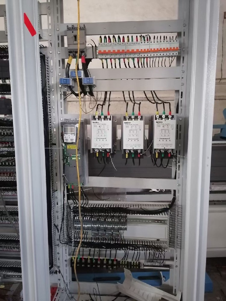 夏日高温高湿情形下，，，，电力调解器运行不稳固，，，，经常泛起死机征象，，，，该怎样应对？？？