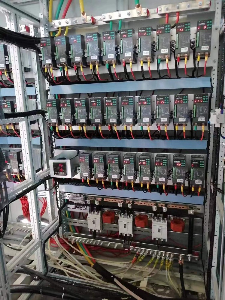 炸裂！不起眼的温控，，，，，，，，竟藏着让工业装备产能暴涨 10 倍的神秘